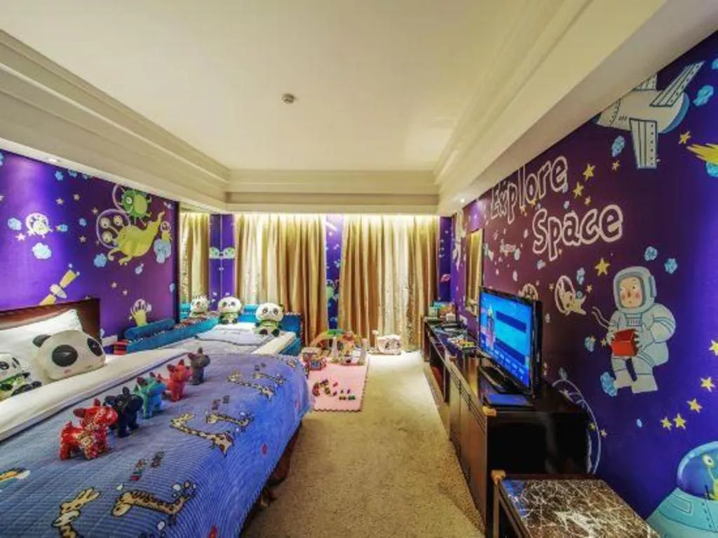 Bed in New Century Hangzhou Grand Hotel