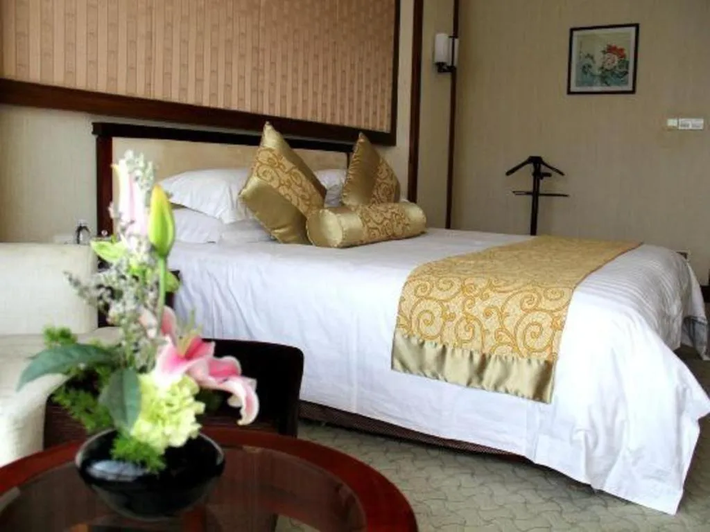 Bed in New Century Hotel Ninghai
