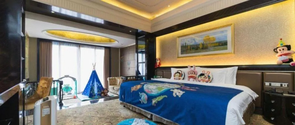 Bed in Chateau StarRiver Guangzhou Peninsula