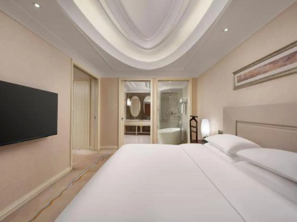 Bed in New Century Grand Changchun Hotel