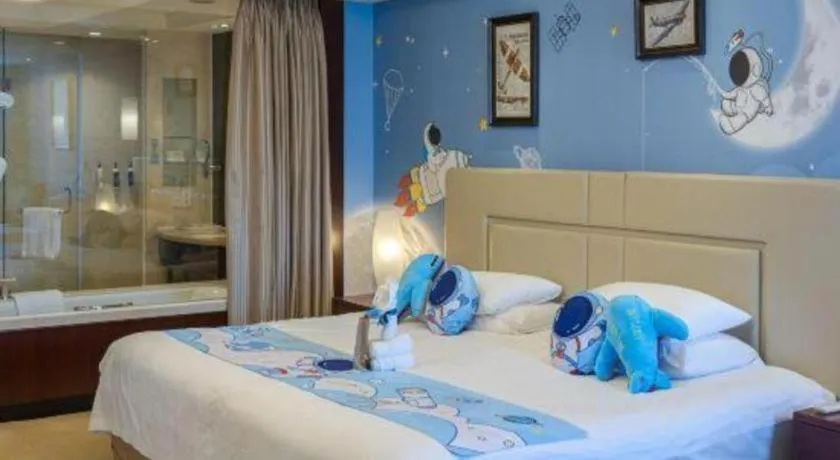 Bed in New Century Grand Changchun Hotel