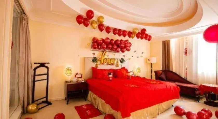 Bed in New Century Grand Changchun Hotel