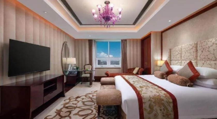Bed in New Century Grand Changchun Hotel