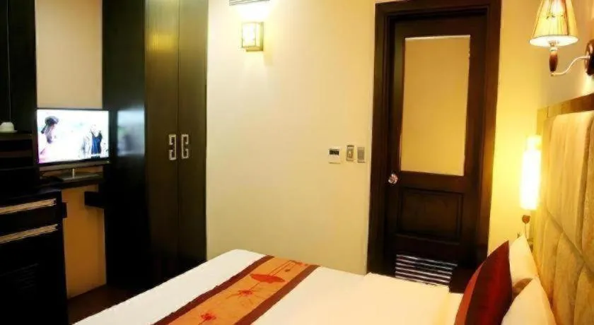 Bed in New Moon Hotel