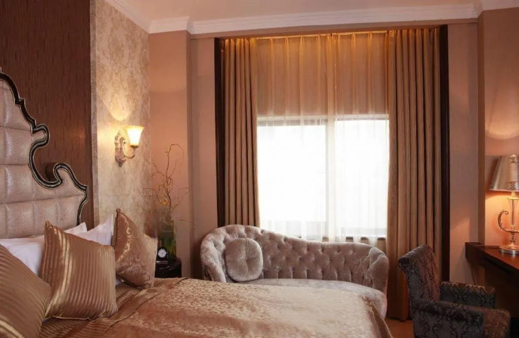 Bed in Xian Grand Noble Hotel