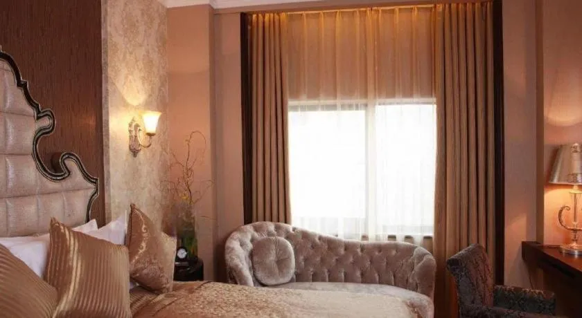 Bed in Xian Grand Noble Hotel