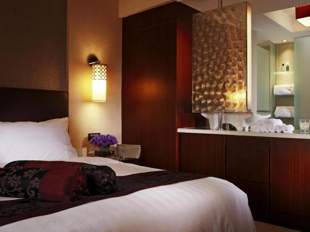 Bed in Xian Grand Noble Hotel