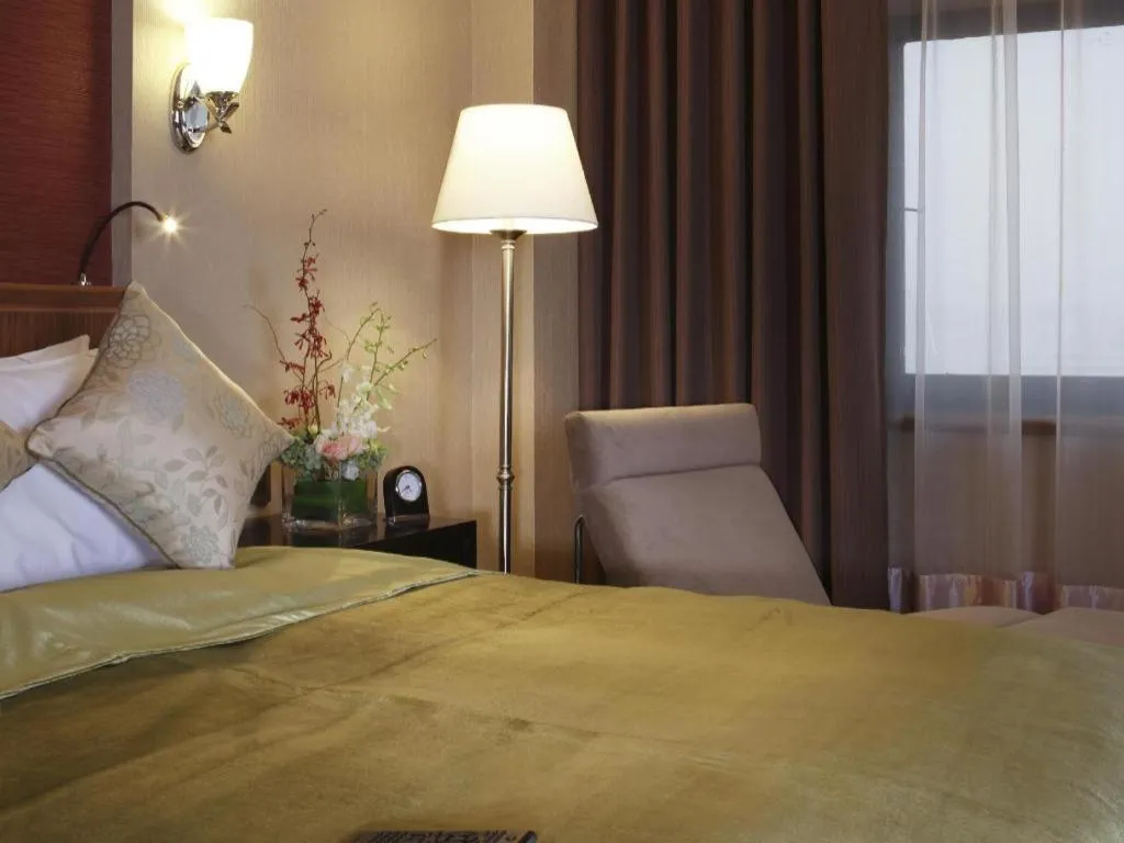 Bed in Xian Grand Noble Hotel