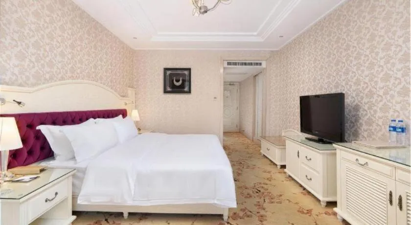 Bed in Guilin Bravo Hotel Grand Wing