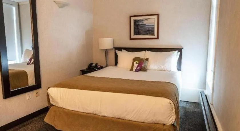 Bed in Coast High Country Inn