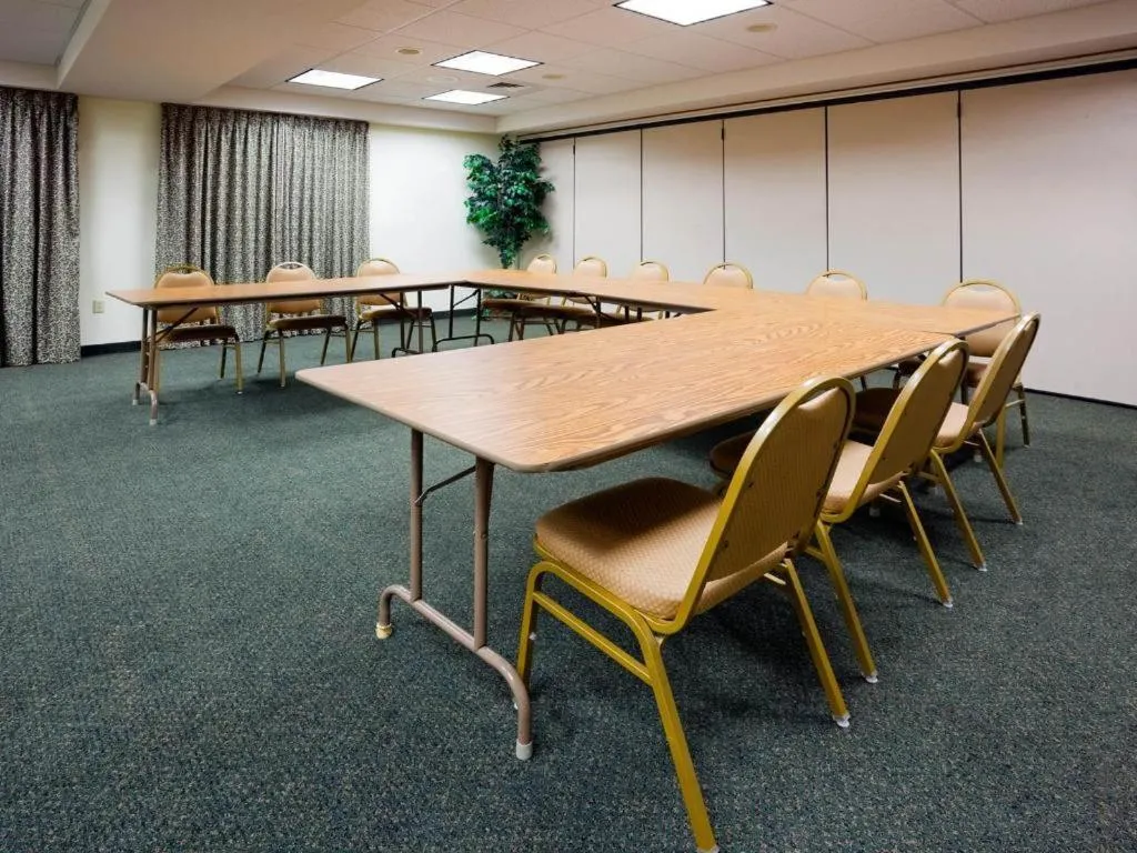 Holiday Inn Express & Suites Winner By IHG