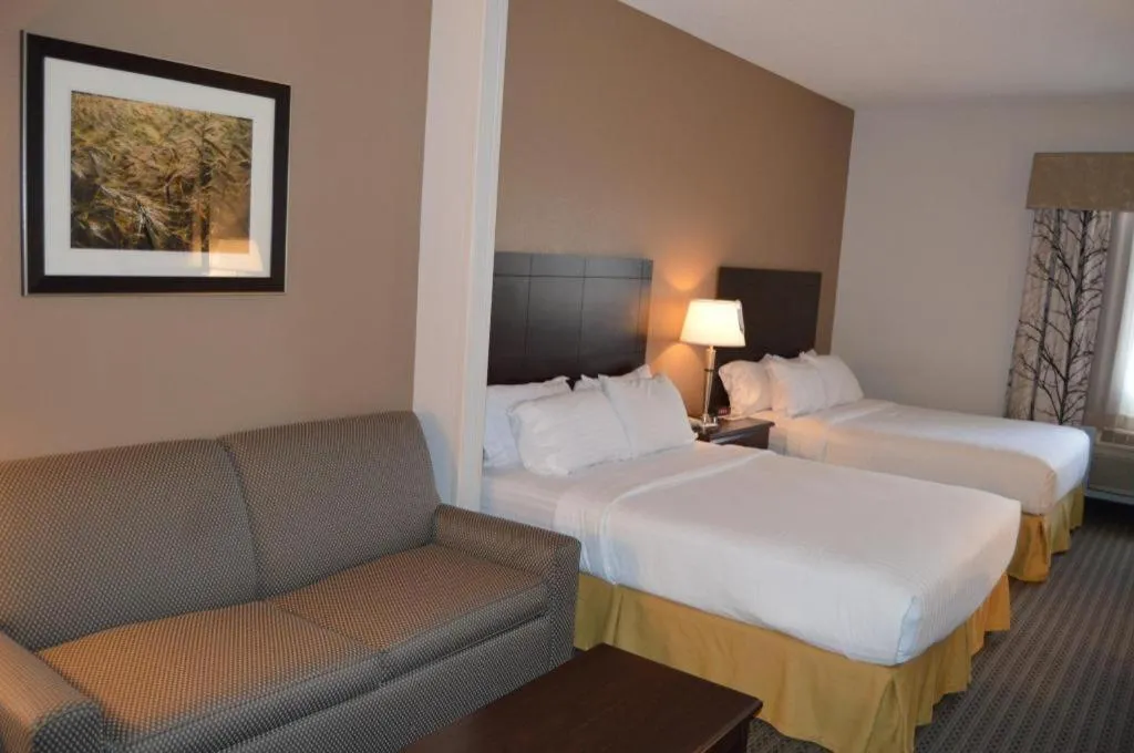Bed in Holiday Inn Express & Suites Winner By IHG
