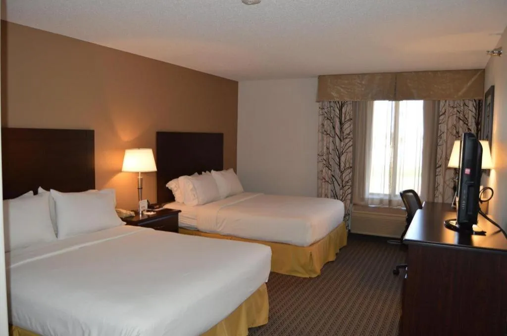 Bed in Holiday Inn Express & Suites Winner By IHG
