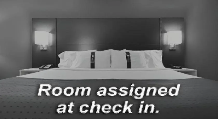 Bed in Holiday Inn Express & Suites Winner By IHG