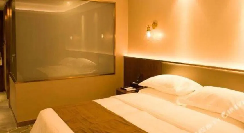 Bed in Guilin Plaza Hotel