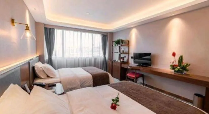 Bed in Guilin Plaza Hotel