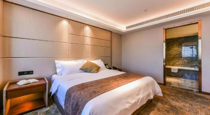 Bed in Guilin Plaza Hotel