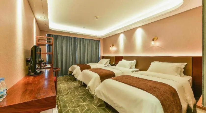 Bed in Guilin Plaza Hotel