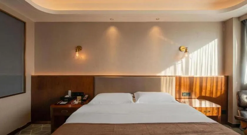 Bed in Guilin Plaza Hotel