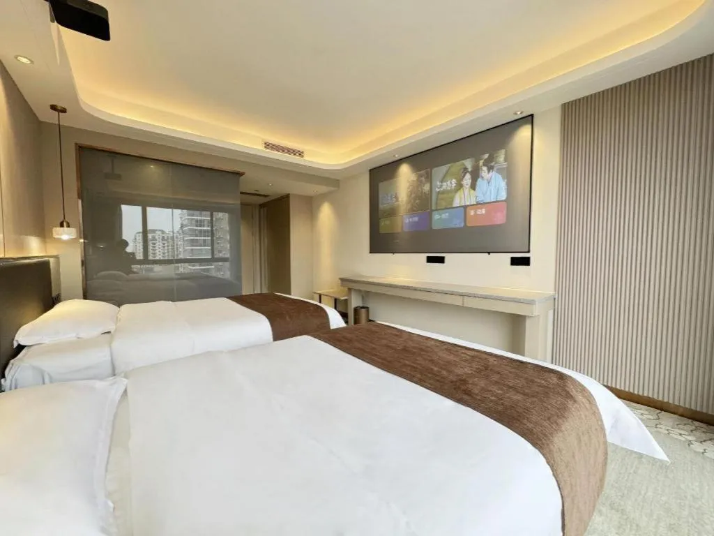 Bed in Guilin Plaza Hotel