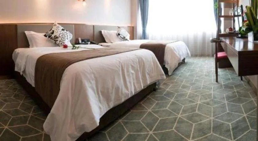 Bed in Guilin Plaza Hotel