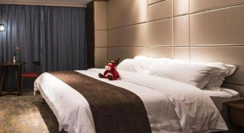 Bed in Guilin Plaza Hotel