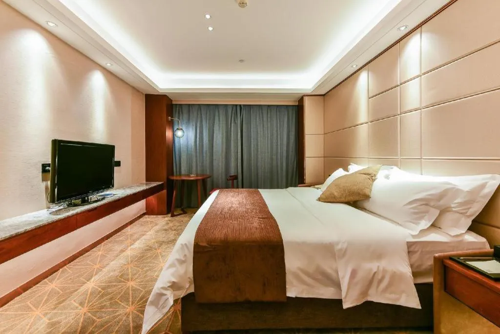 Bed in Guilin Plaza Hotel