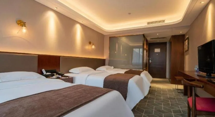 Bed in Guilin Plaza Hotel