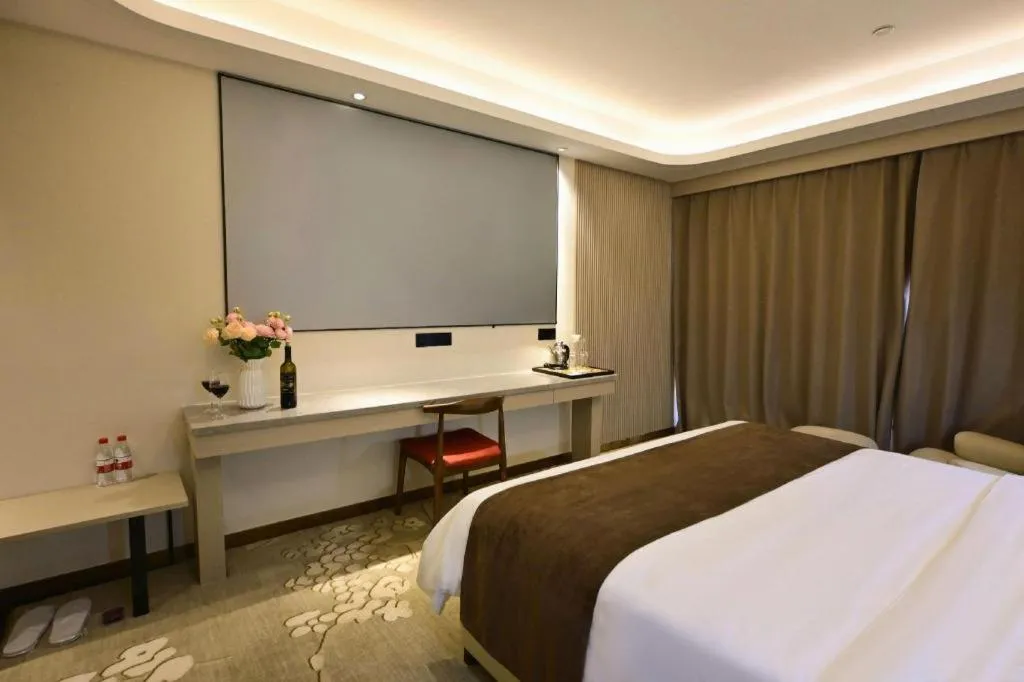 Bed in Guilin Plaza Hotel