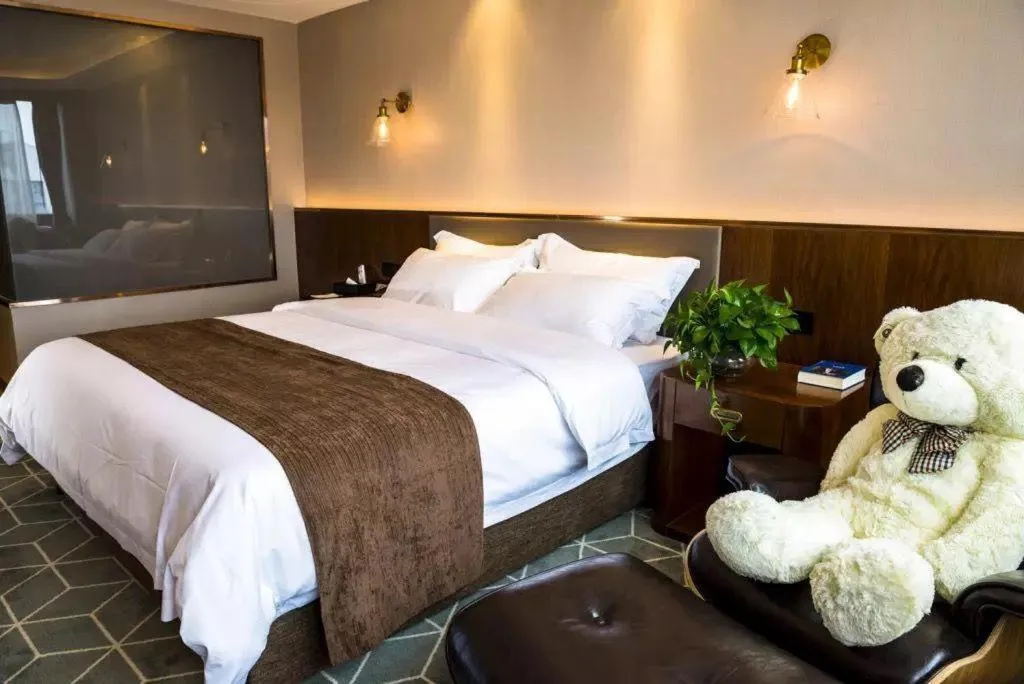 Bed in Guilin Plaza Hotel