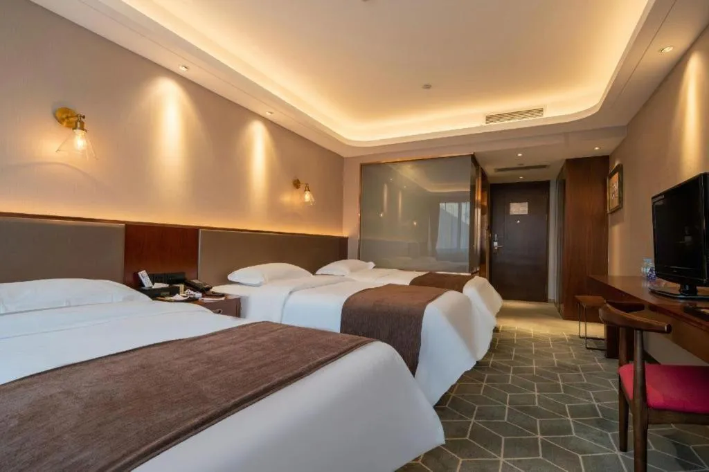 Bed in Guilin Plaza Hotel