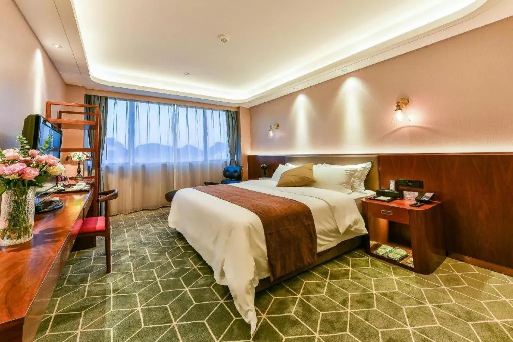 Bed in Guilin Plaza Hotel
