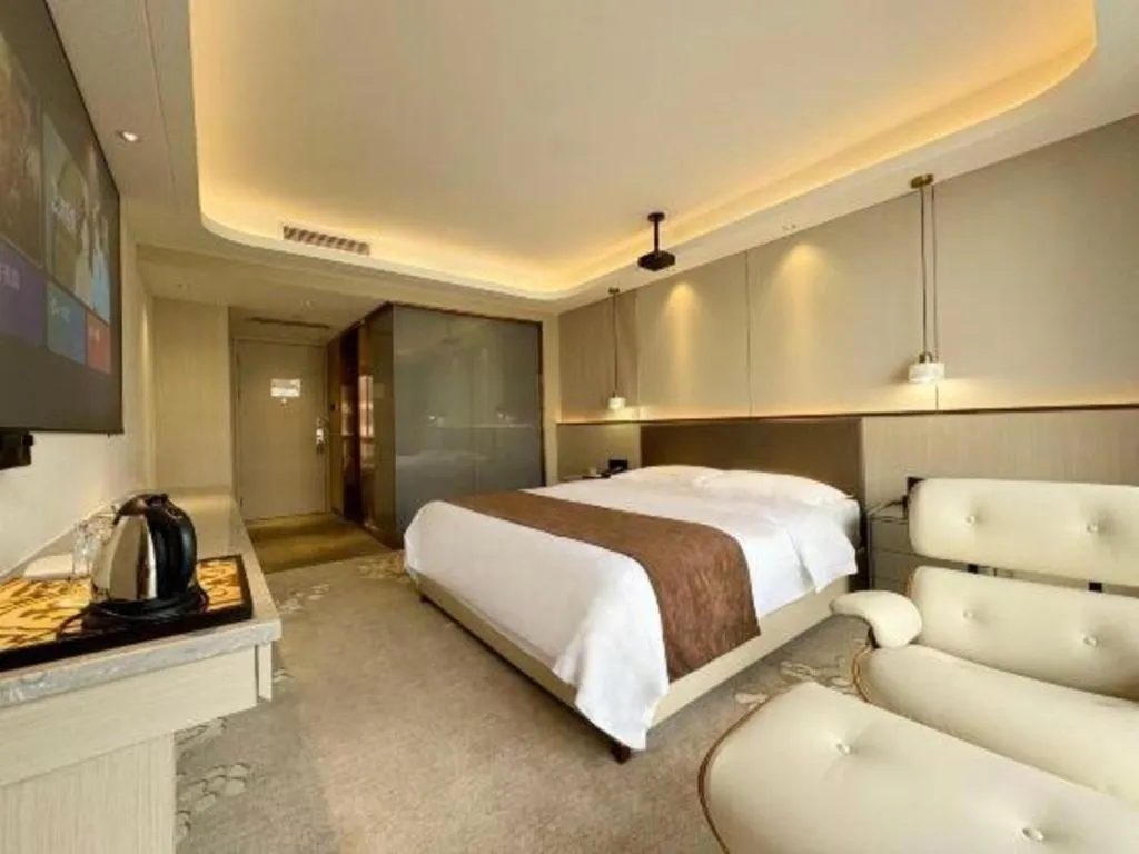 Bed in Guilin Plaza Hotel