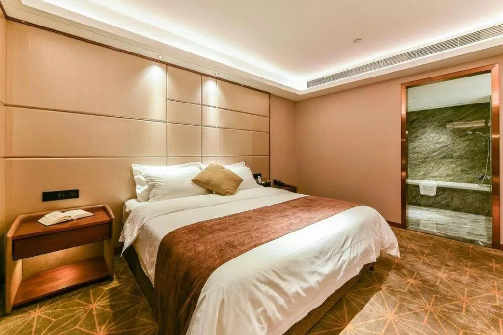 Bed in Guilin Plaza Hotel