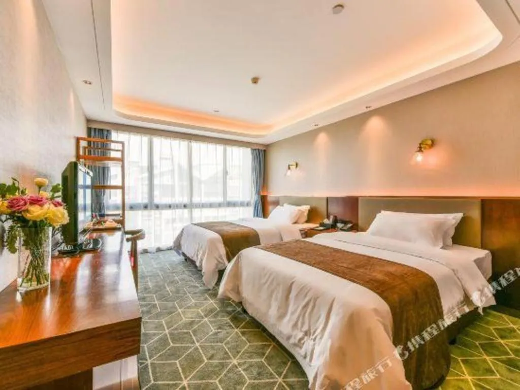 Bed in Guilin Plaza Hotel