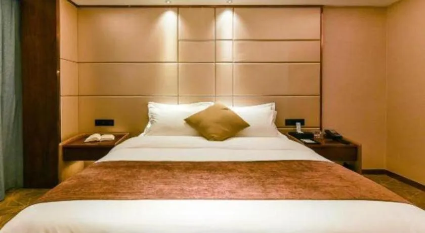 Bed in Guilin Plaza Hotel