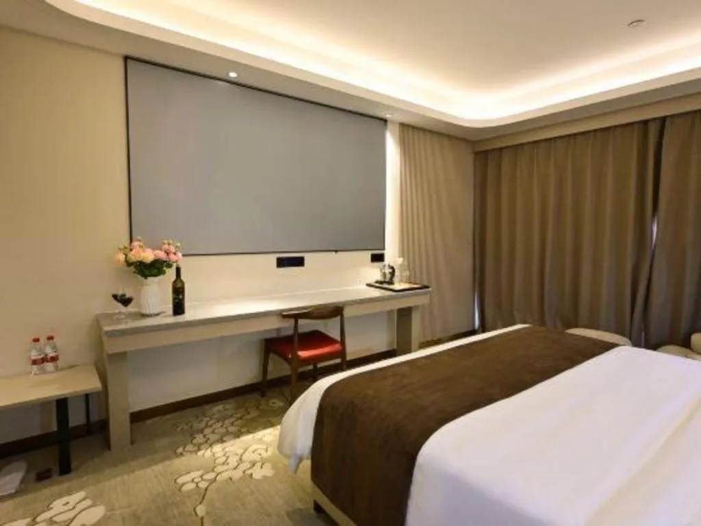 Bed in Guilin Plaza Hotel