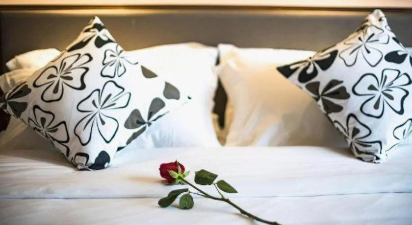 Bed in Guilin Plaza Hotel