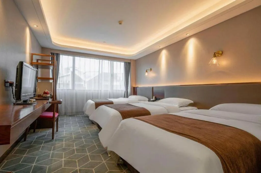 Bed in Guilin Plaza Hotel
