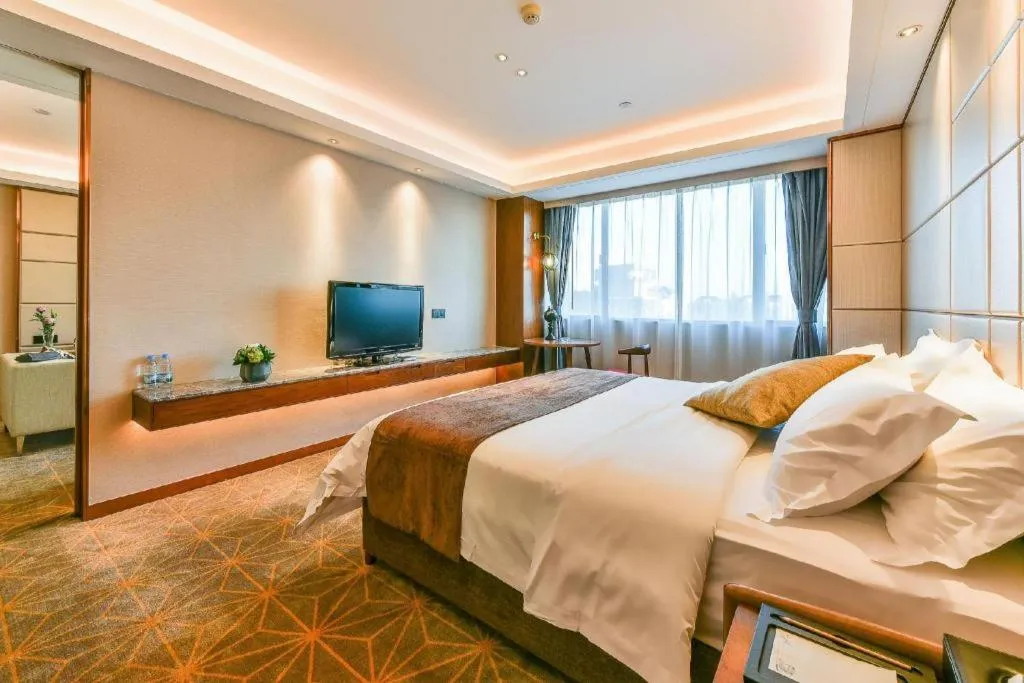 Bed in Guilin Plaza Hotel