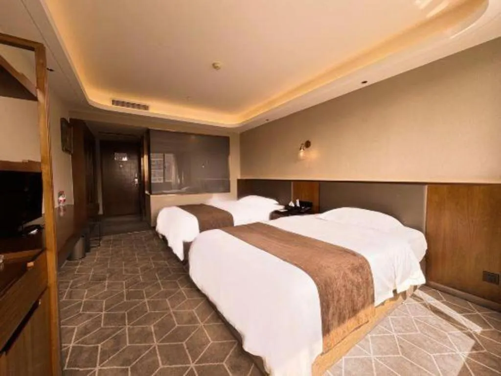 Bed in Guilin Plaza Hotel