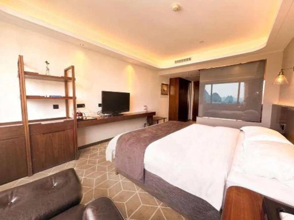 Bed in Guilin Plaza Hotel