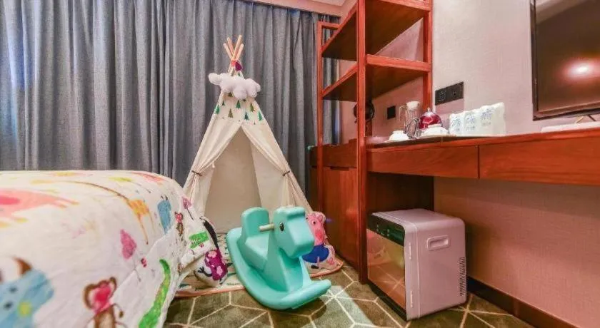 Bed in Guilin Plaza Hotel