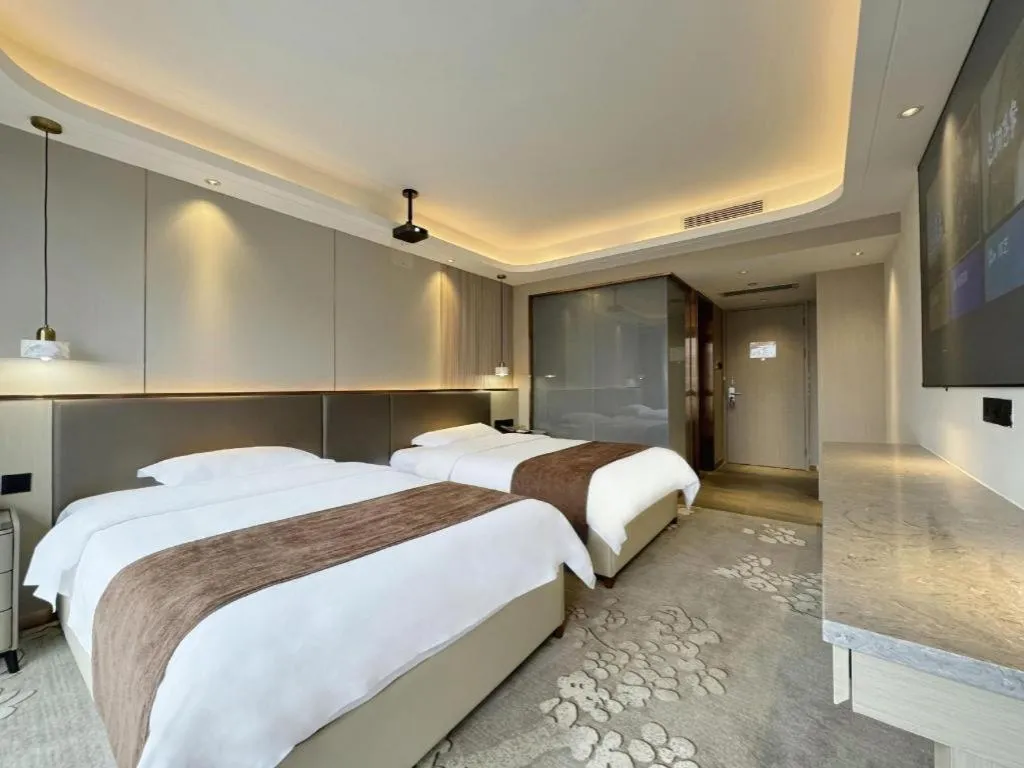 Bed in Guilin Plaza Hotel