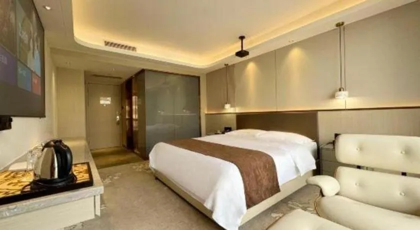 Bed in Guilin Plaza Hotel