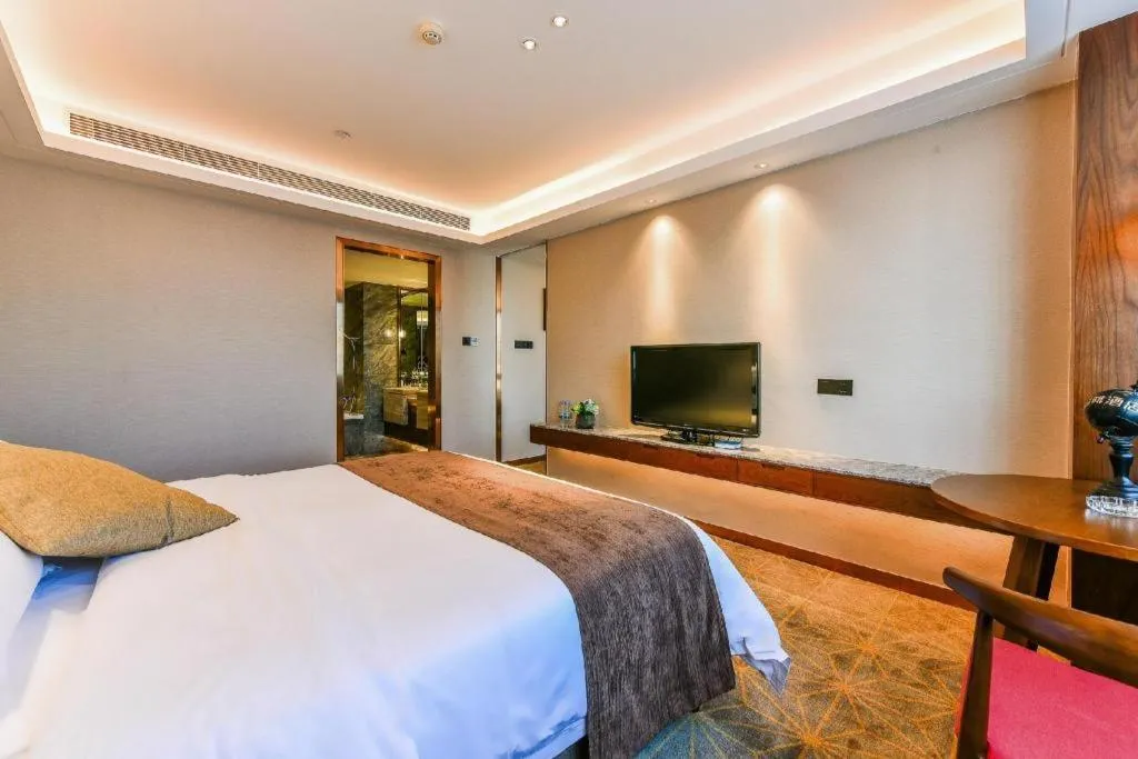 Bed in Guilin Plaza Hotel