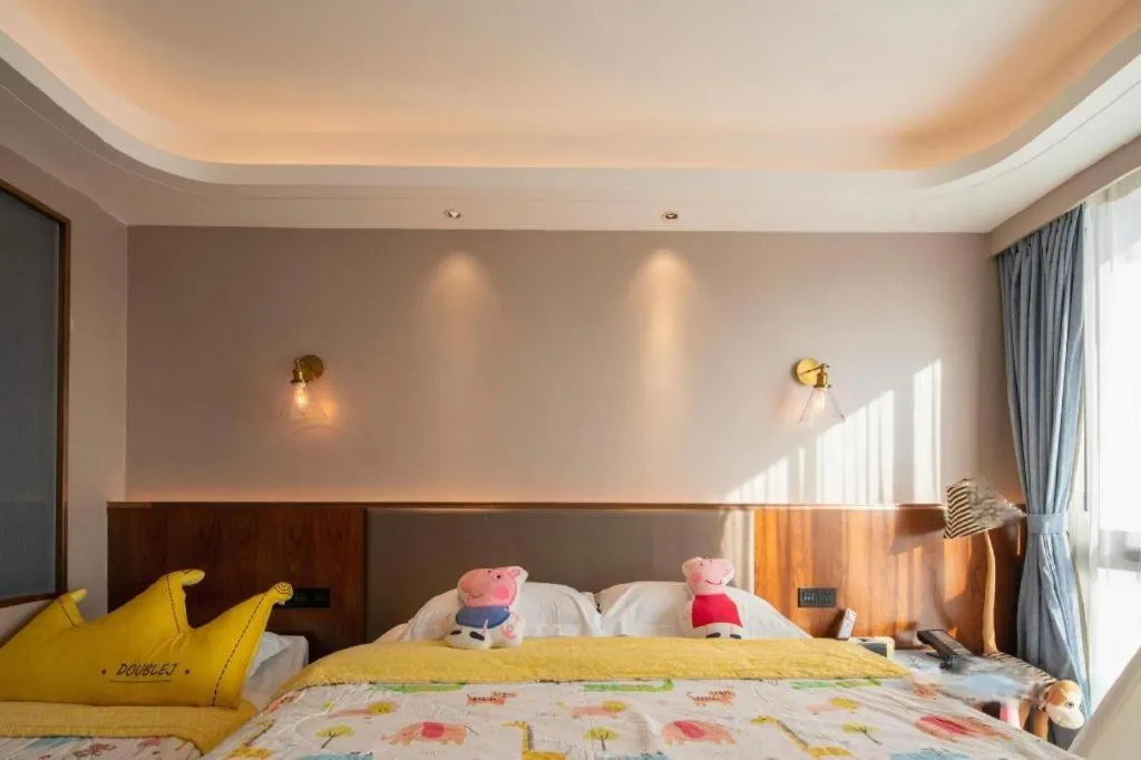 Bed in Guilin Plaza Hotel