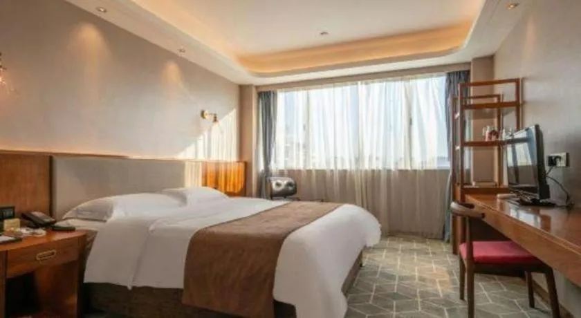 Bed in Guilin Plaza Hotel