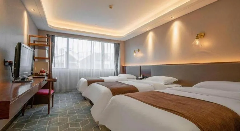 Bed in Guilin Plaza Hotel