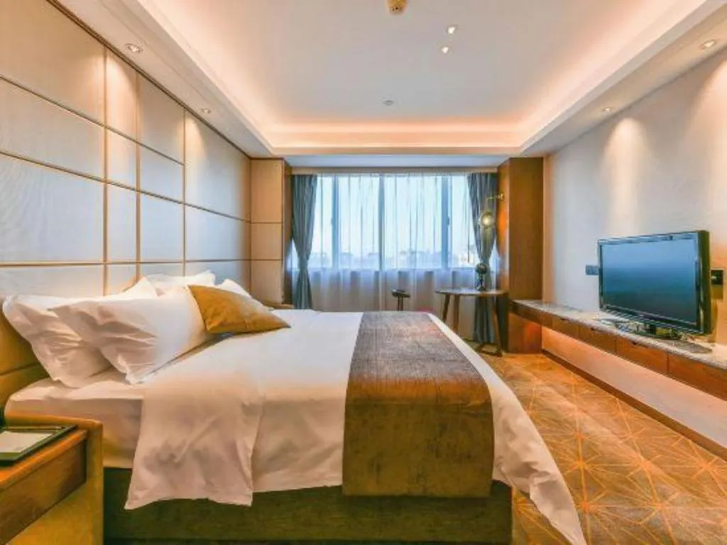 Bed in Guilin Plaza Hotel